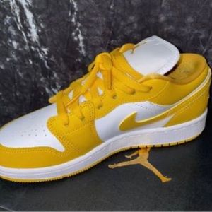 Jordan 1 Low White Pollen (gs) Size 6